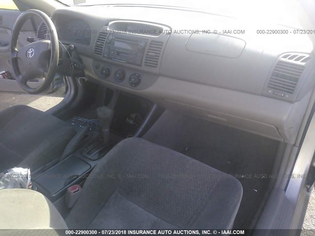 JTDBE32K140273688 - 2004 TOYOTA CAMRY LE/XLE GOLD photo 5
