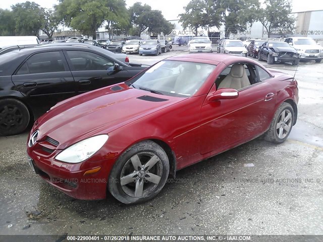 WDBWK54F88F178150 - 2008 MERCEDES-BENZ SLK 280 RED photo 2