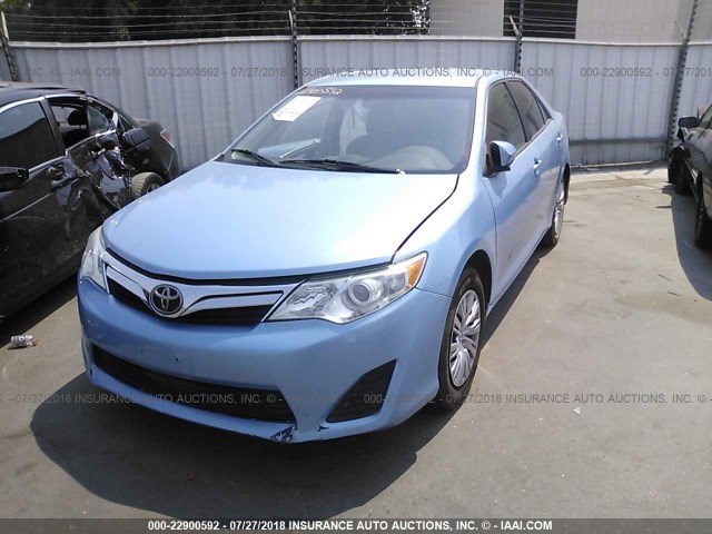 4T4BF1FK7DR276200 - 2013 TOYOTA CAMRY L/SE/LE/XLE ლურჯი ფოტო 2