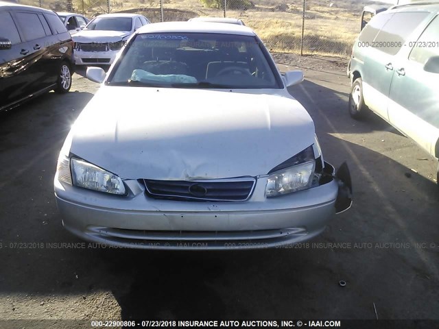 4T1BG22K7YU715761 - 2000 TOYOTA CAMRY CE/LE/XLE 银色 照片 6