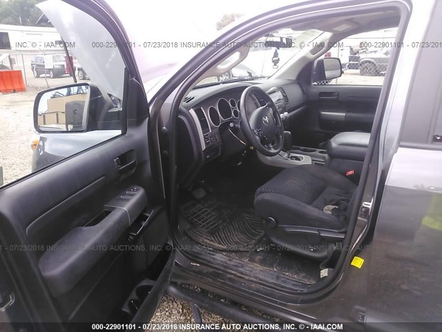 5TFDW5F12BX203625 - 2011 TOYOTA TUNDRA CREWMAX SR5 GRAY photo 5