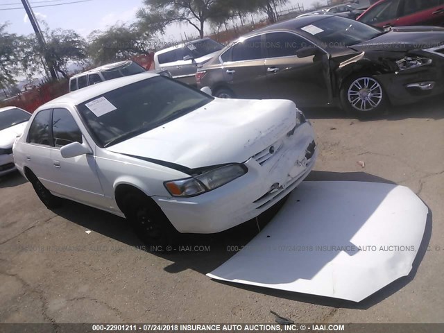 4T1BG22KXXU890665 - 1999 TOYOTA CAMRY CE/LE/XLE 白色 照片 1