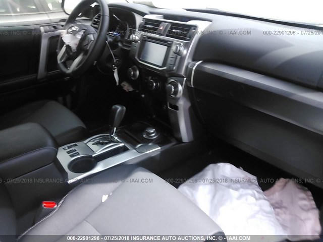 JTEBU5JR0J5537037 - 2018 TOYOTA 4RUNNER SR5 PREM/LTDL/TRAIL/TRD BLACK photo 5