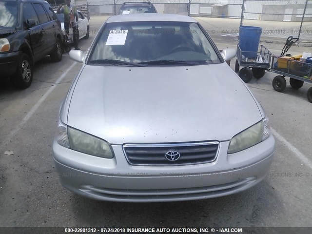 4T1BG22K91U117189 - 2001 TOYOTA CAMRY CE/LE/XLE ვერცხლისფერი ფოტო 6