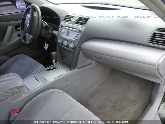 4T4BF3EK5BR096918 - 2011 TOYOTA CAMRY SE/LE/XLE მწვანე ფოტო 5