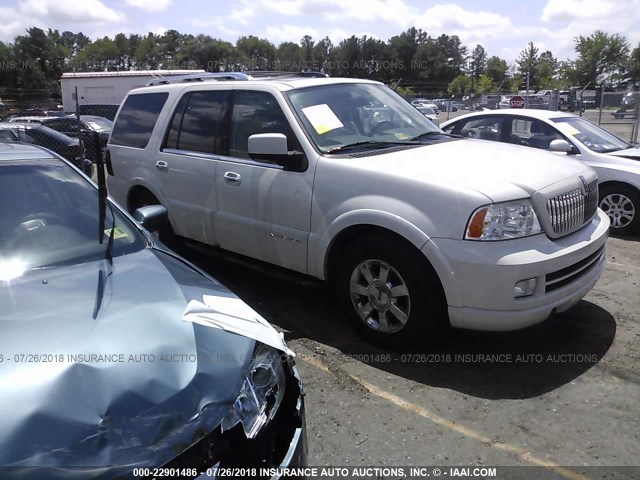 5LMFU28566LJ10951 - 2006 LINCOLN NAVIGATOR თეთრი ფოტო 1