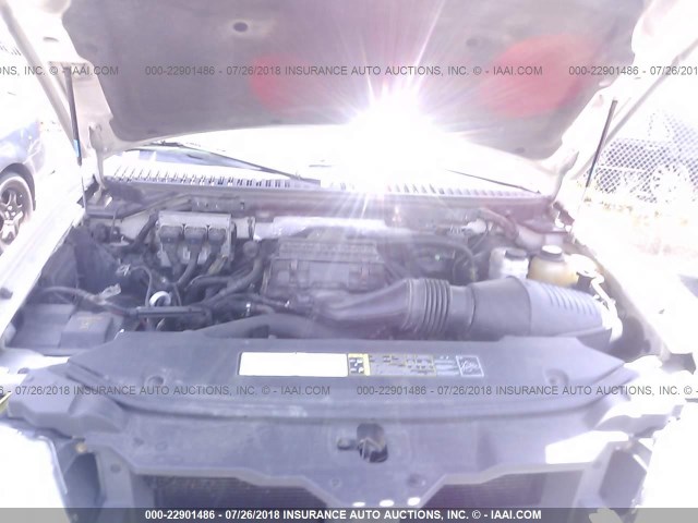 5LMFU28566LJ10951 - 2006 LINCOLN NAVIGATOR თეთრი ფოტო 10