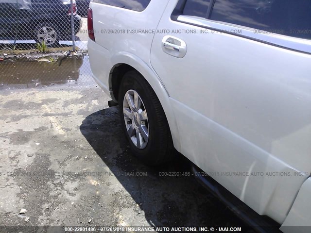 5LMFU28566LJ10951 - 2006 LINCOLN NAVIGATOR თეთრი ფოტო 6