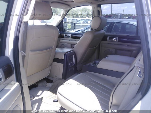 5LMFU28566LJ10951 - 2006 LINCOLN NAVIGATOR თეთრი ფოტო 8