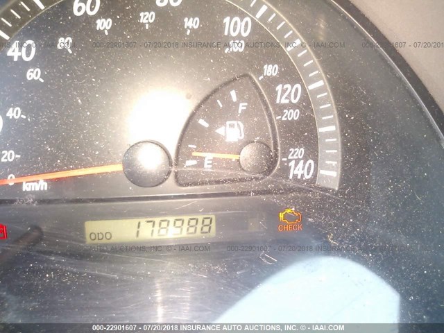 JTDBF30KX20019880 - 2002 TOYOTA CAMRY LE/XLE/SE 白色 照片 7