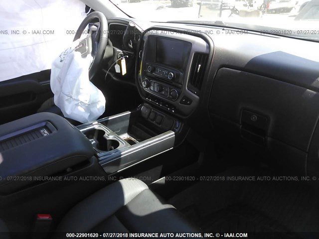 3GTU2NEC5HG134537 - 2017 GMC SIERRA K1500 SLT WHITE photo 5