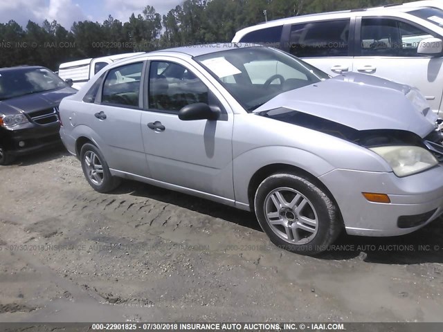 1FAHP34NX7W236058 - 2007 FORD FOCUS ZX4/S/SE/SES 银色 照片 1