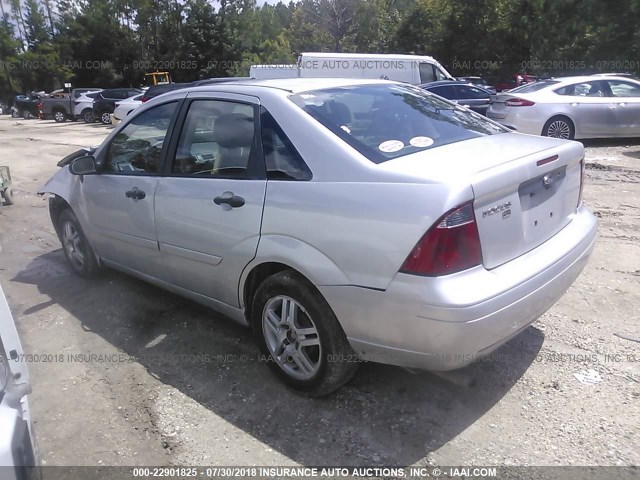 1FAHP34NX7W236058 - 2007 FORD FOCUS ZX4/S/SE/SES 银色 照片 3