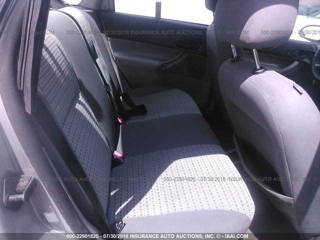 1FAHP34NX7W236058 - 2007 FORD FOCUS ZX4/S/SE/SES 银色 照片 8