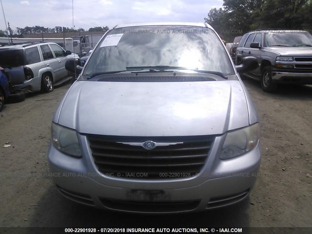 1A4GP45RX6B693207 - 2006 CHRYSLER TOWN & COUNTRY  SILVER photo 6