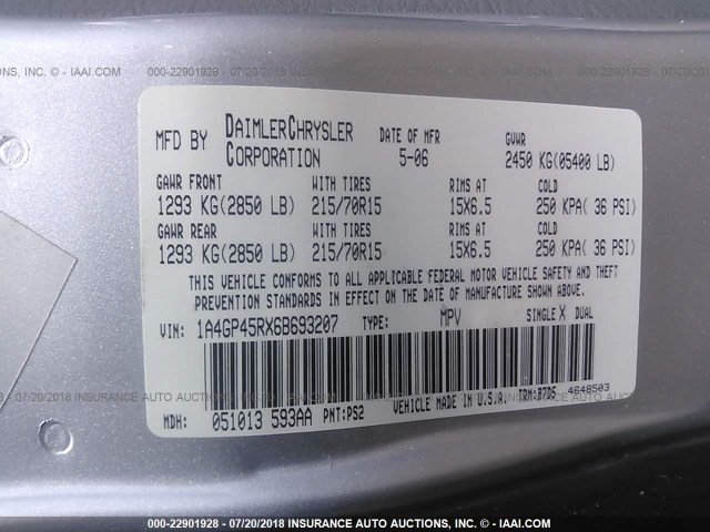 1A4GP45RX6B693207 - 2006 CHRYSLER TOWN & COUNTRY  SILVER photo 9