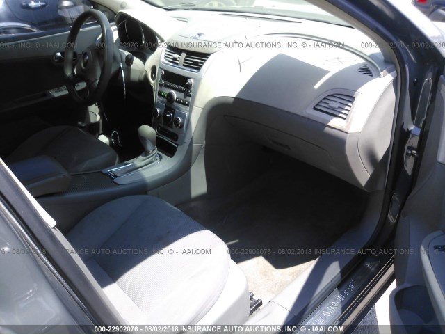 1G1ZG57B39F182402 - 2009 CHEVROLET MALIBU LS ნაცრისფერი ფოტო 5