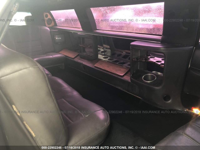 1L1FM81W81Y679273 - 2001 LINCOLN TOWN CAR WHITE photo 8