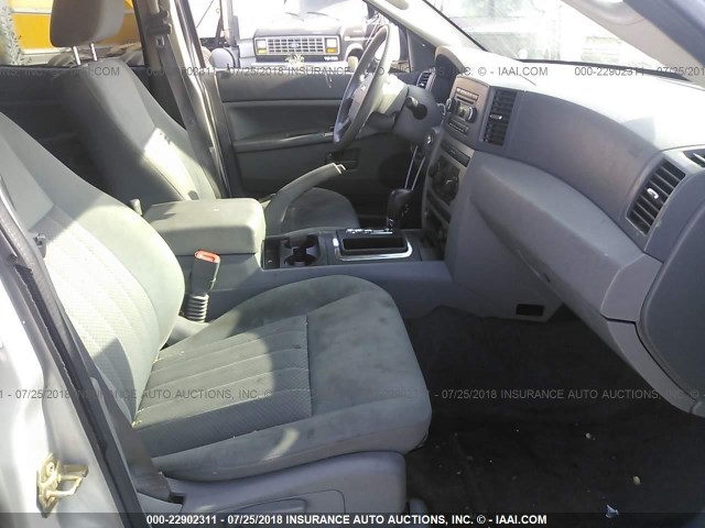 1J4GS48K06C348582 - 2006 JEEP GRAND CHEROKEE LAREDO/COLUMBIA/FREEDOM 银色 照片 5