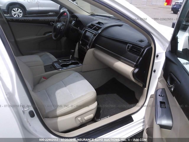 4T1BD1FK4CU047021 - 2012 TOYOTA CAMRY HYBRID/LE/XLE 白色 照片 5