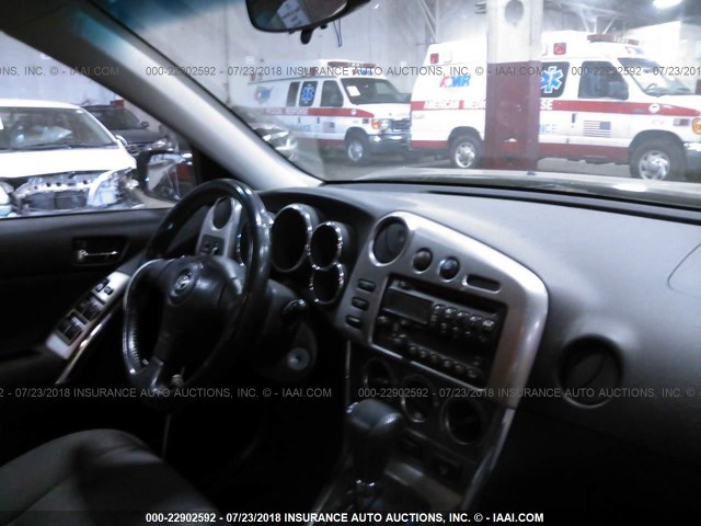 2T1KR38EX4C270557 - 2004 TOYOTA COROLLA MATRIX XR BLACK photo 5