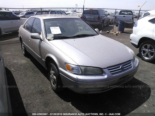 4T1BF22KXVU915838 - 1997 TOYOTA CAMRY CE/LE/XLE ოქროსფერი ფოტო 1