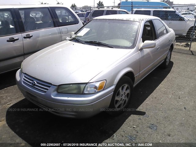 4T1BF22KXVU915838 - 1997 TOYOTA CAMRY CE/LE/XLE ოქროსფერი ფოტო 2