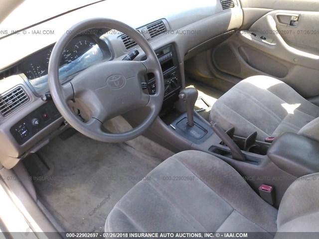 4T1BF22KXVU915838 - 1997 TOYOTA CAMRY CE/LE/XLE ოქროსფერი ფოტო 5