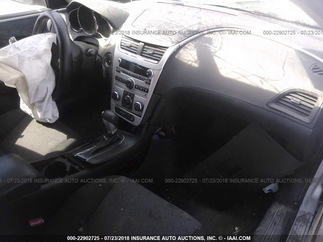 1G1ZC5E01AF174705 - 2010 CHEVROLET MALIBU 1LT 银色 照片 5