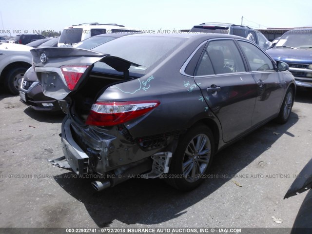 4T1BF1FK0GU233297 - 2016 TOYOTA CAMRY LE/XLE/SE/XSE 灰色 照片 4