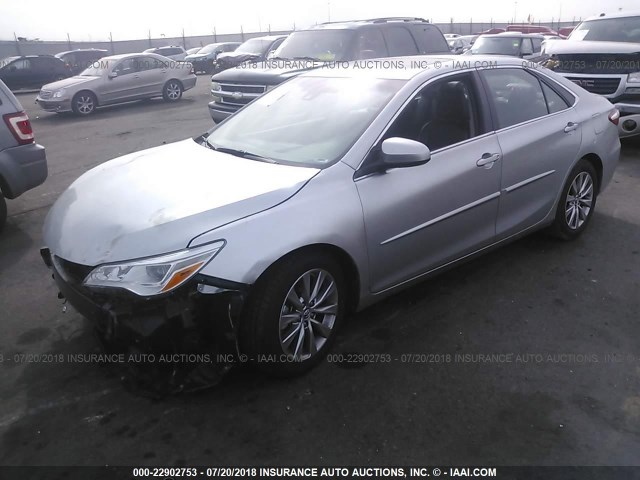 4T1BK1FK7GU568990 - 2016 TOYOTA CAMRY XSE/XLE Gümüş foto 2