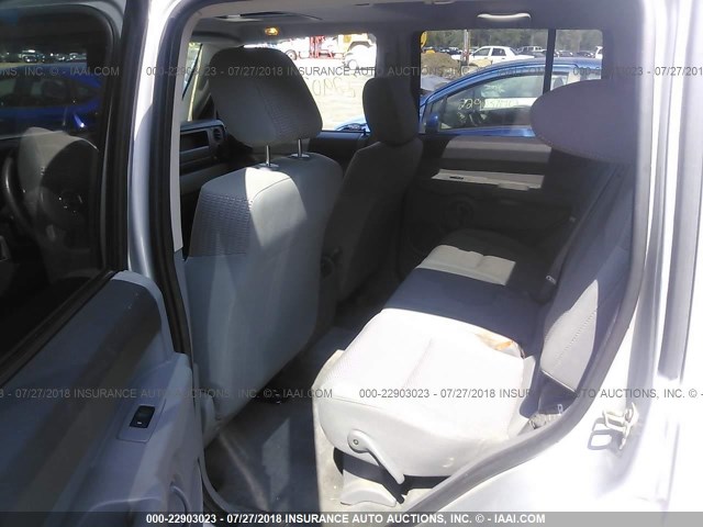 1J8HG48KX6C337402 - 2006 JEEP COMMANDER SILVER photo 8