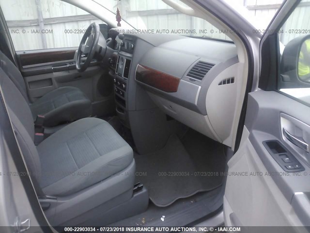 2A8HR54139R565248 - 2009 CHRYSLER TOWN & COUNTRY TOURING SILVER photo 5