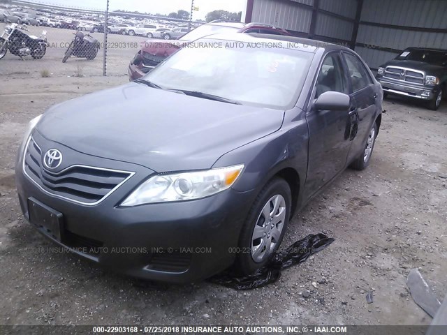 4T1BF3EK6AU054573 - 2010 TOYOTA CAMRY SE/LE/XLE GRAY photo 2