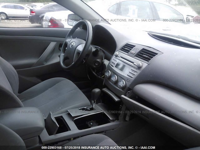 4T1BF3EK6AU054573 - 2010 TOYOTA CAMRY SE/LE/XLE GRAY photo 5