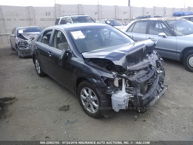 4T1BF3EK0BU163693 - 2011 TOYOTA CAMRY SE/LE/XLE GRAY photo 1