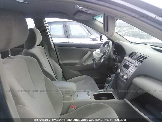 4T1BF3EK0BU163693 - 2011 TOYOTA CAMRY SE/LE/XLE GRAY photo 5