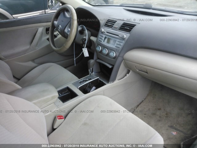 4T4BE46K29R117967 - 2009 TOYOTA CAMRY SE/LE/XLE თაფლისფერი ფოტო 5