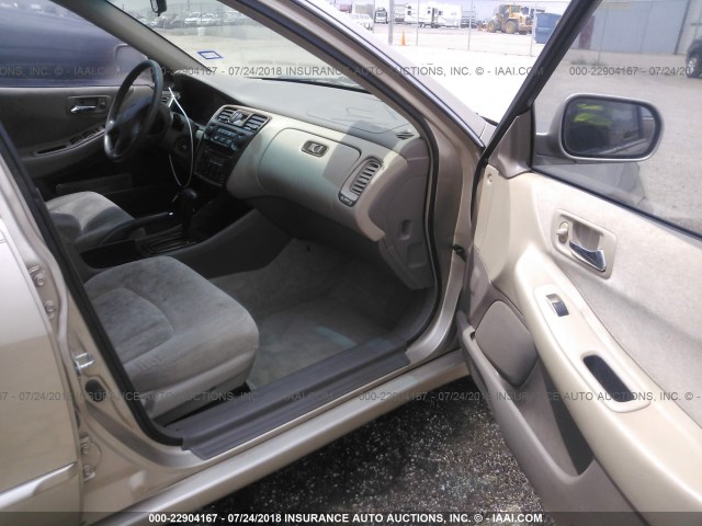 1HGCG5655YA116570 - 2000 HONDA ACCORD EX GOLD photo 5