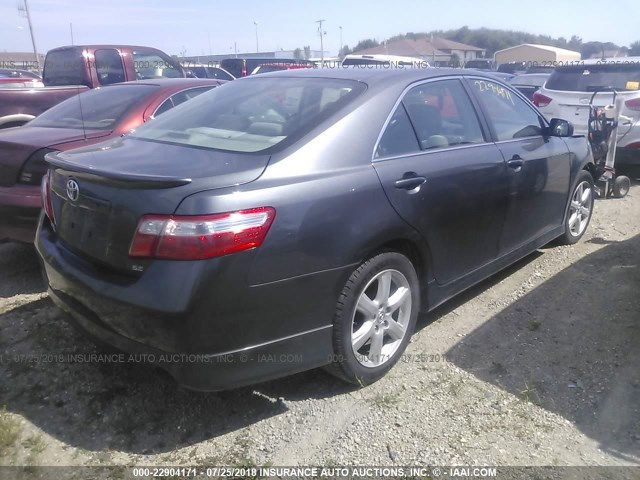 4T1BK46K47U556975 - 2007 TOYOTA CAMRY NEW GENERAT LE/XLE/SE GRAY photo 4