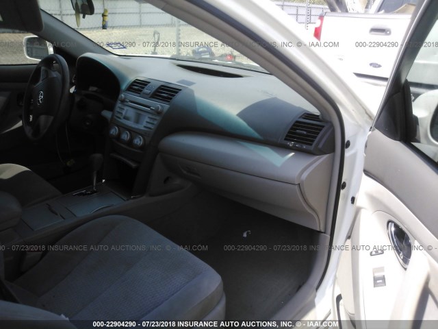 4T1BF3EK1BU773103 - 2011 TOYOTA CAMRY SE/LE/XLE თეთრი ფოტო 5