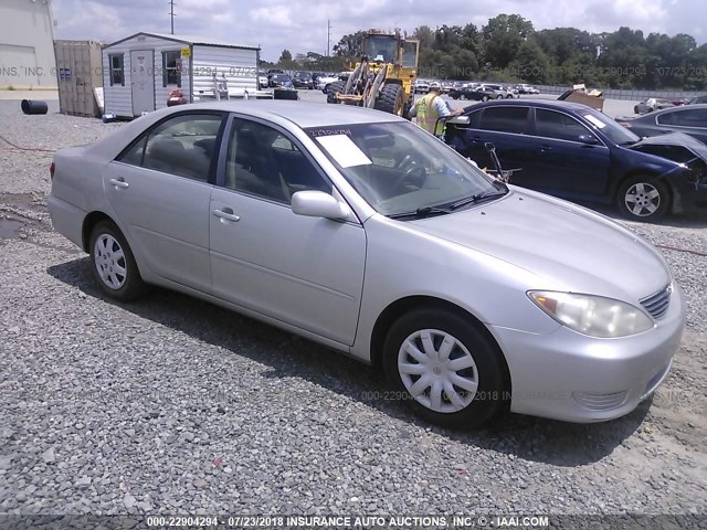 4T1BE32K65U400540 - 2005 TOYOTA CAMRY LE/XLE/SE 银色 照片 1