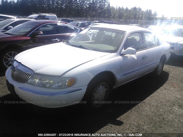 1LNFM97VXWY620672 - 1998 LINCOLN CONTINENTAL  WHITE photo 2