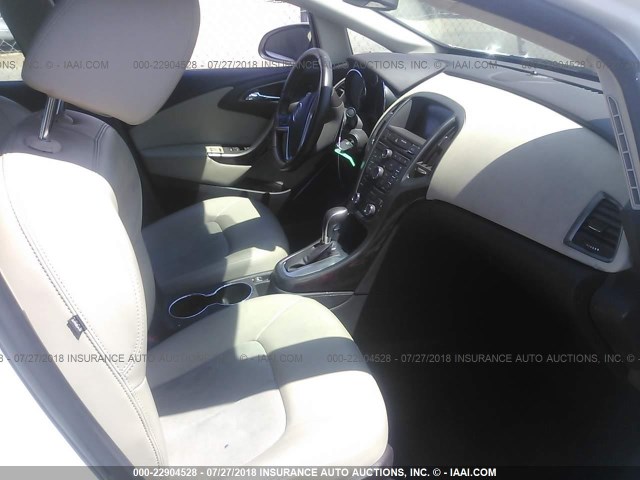 1G4PP5SK2D4210065 - 2013 BUICK VERANO WHITE photo 5