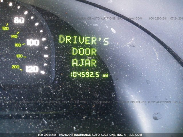 1LNHM97V42Y668770 - 2002 LINCOLN CONTINENTAL  奶油色 照片 7