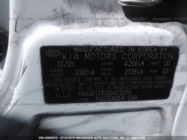 KNAGD128555415351 - 2005 KIA OPTIMA LX/EX WHITE photo 9