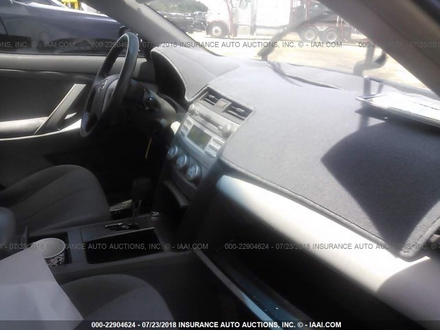 4T1BF3EK3BU753497 - 2011 TOYOTA CAMRY SE/LE/XLE შავი ფოტო 5