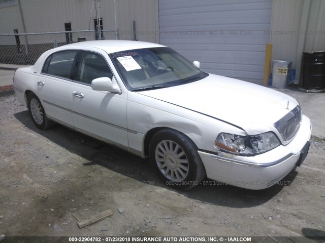 1LNHM81WX4Y629728 - 2004 LINCOLN TOWN CAR EXECUTIVE/SIGNATURE თეთრი ფოტო 1