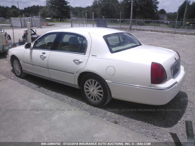 1LNHM81WX4Y629728 - 2004 LINCOLN TOWN CAR EXECUTIVE/SIGNATURE თეთრი ფოტო 3