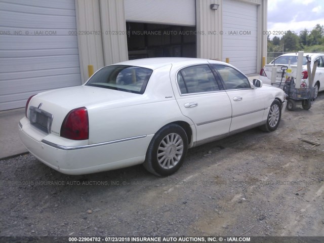 1LNHM81WX4Y629728 - 2004 LINCOLN TOWN CAR EXECUTIVE/SIGNATURE თეთრი ფოტო 4